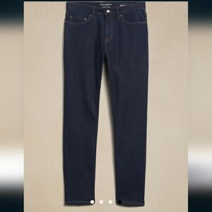 Banana Republic travel jeans. 29x30. Athletic fit. Indigo wash.